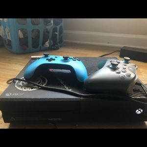 I’m asking and all black Xbox one and account with 100+games